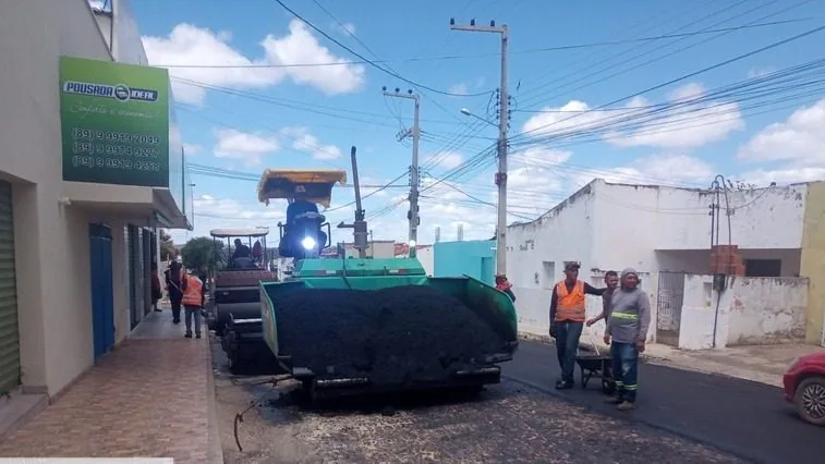 Pavimentadora em rua de Pio IX-PI